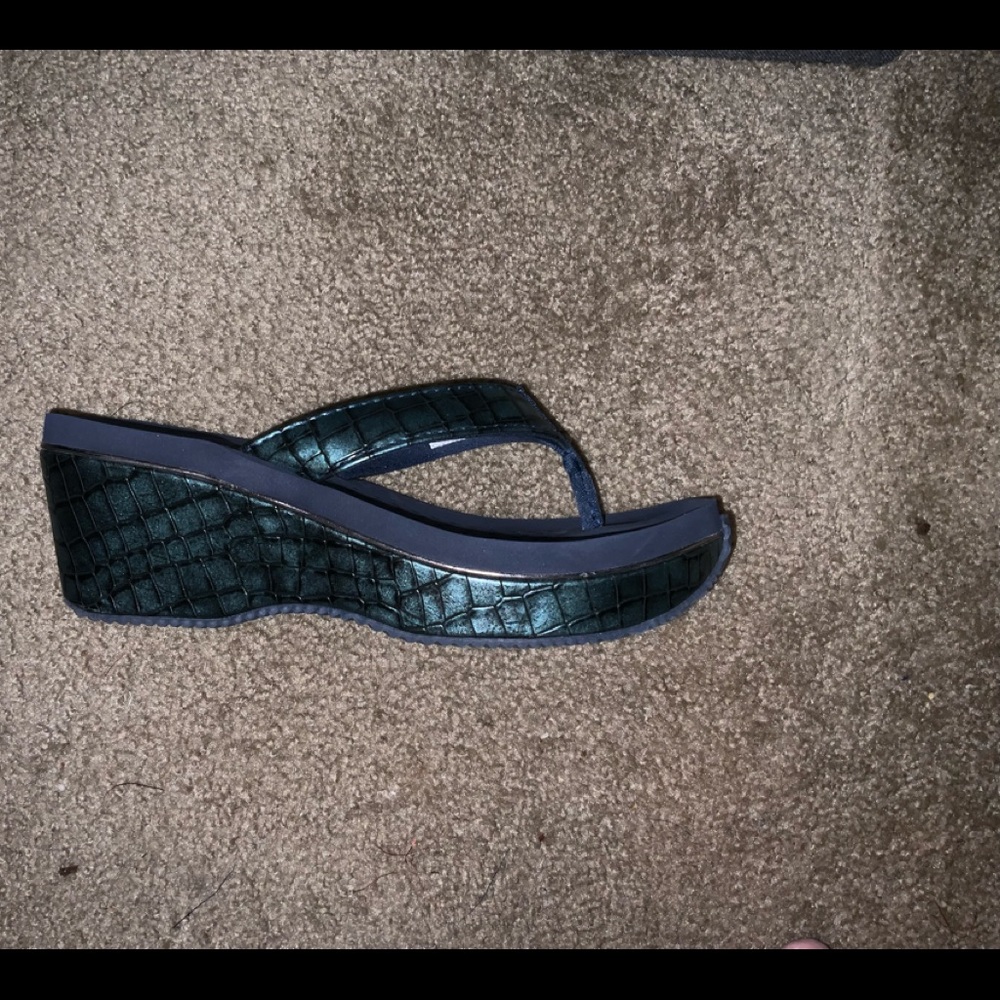 Blue platform sandal size 8 with croco print straps and platform